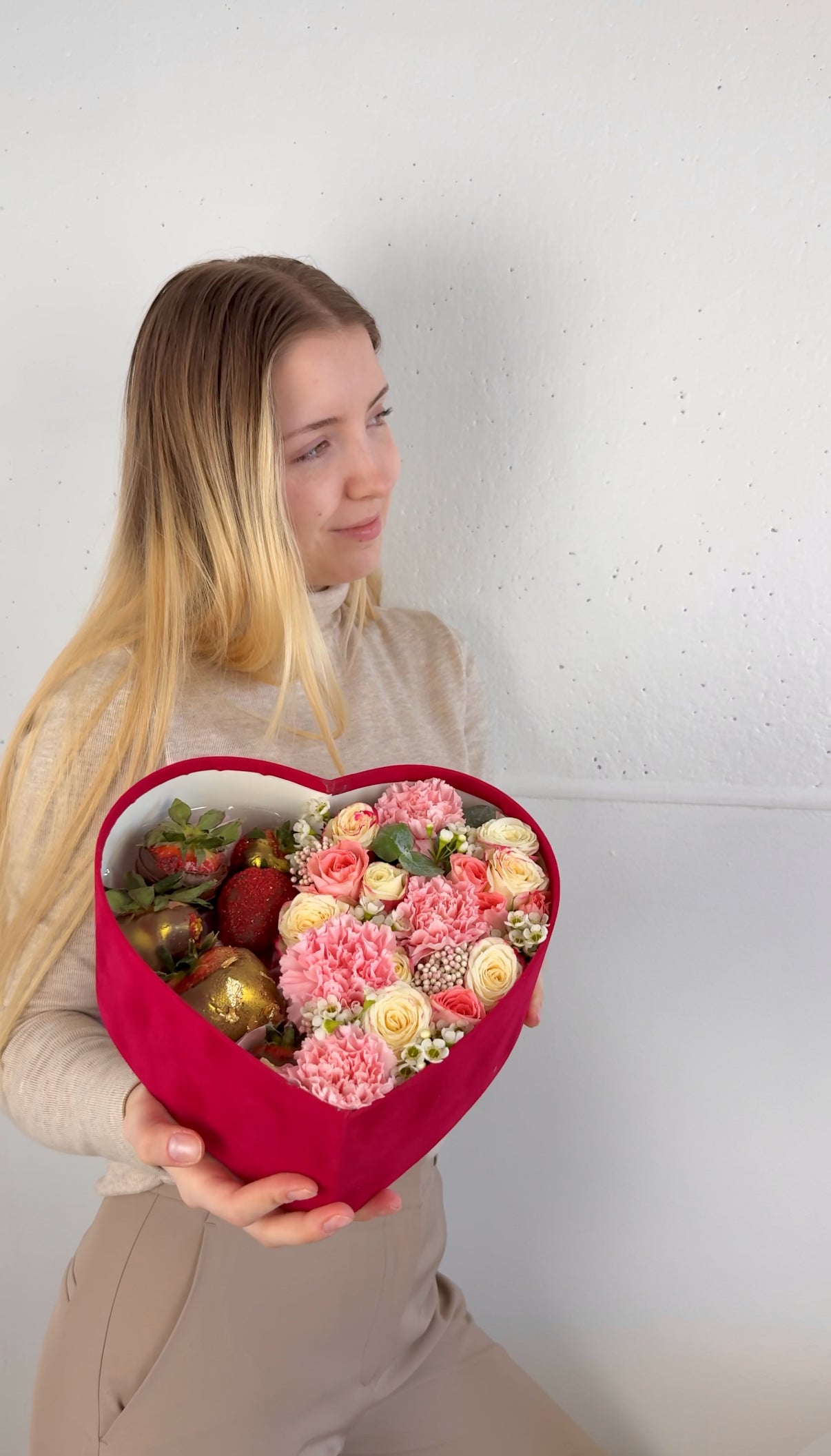 NEW* Chocolate Covered Strawberries & Flowers Box - Valentine's Day