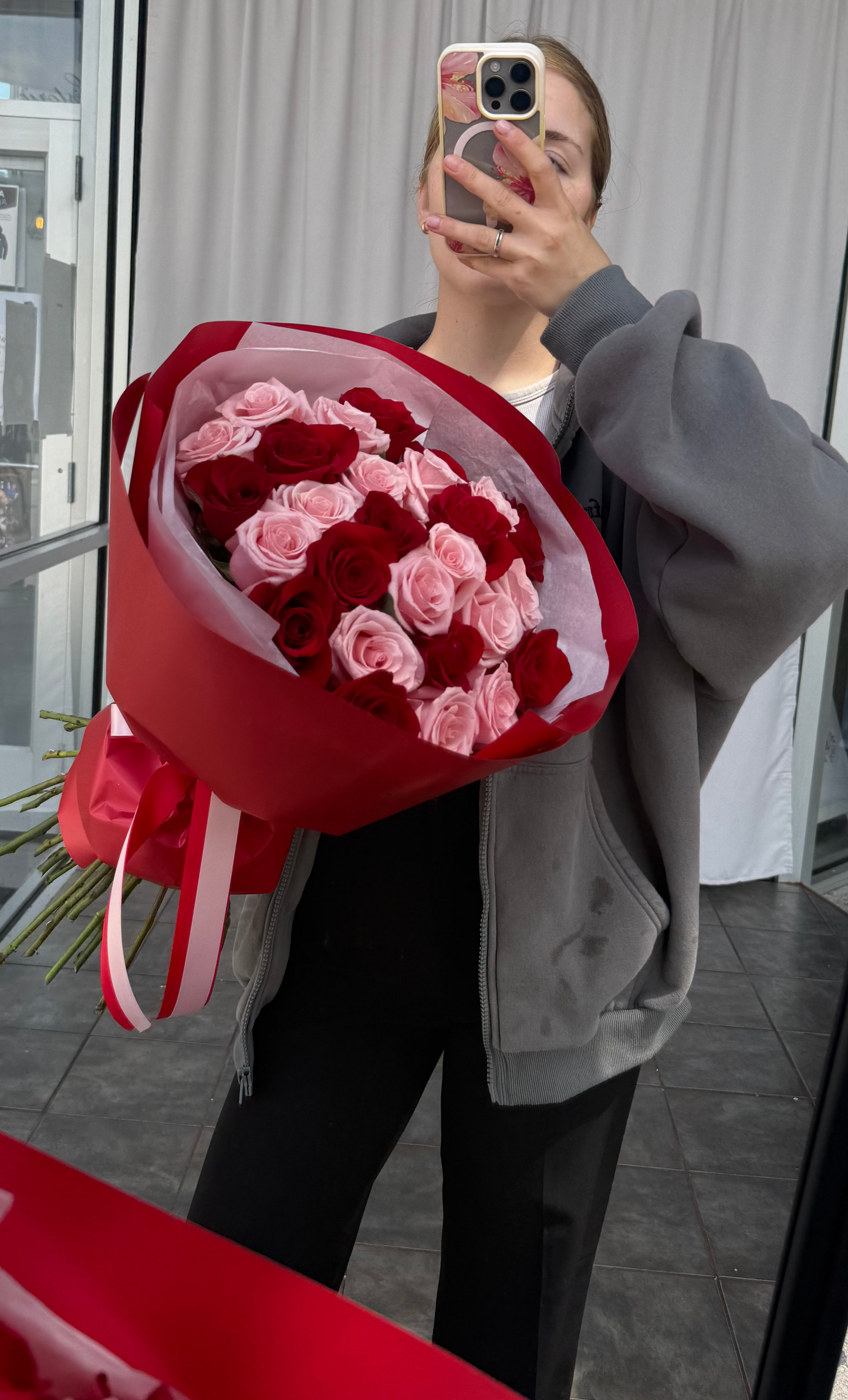 25 pink and red roses